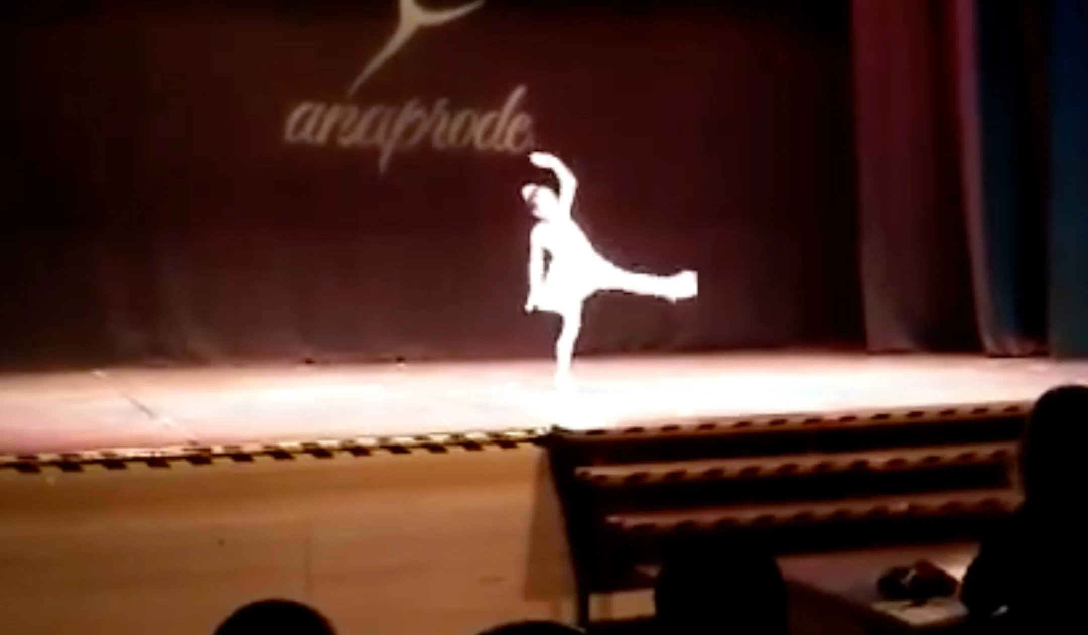 1er Premio Danza Anaprode 2016.»Juego». Individual de Gabriela, 8 años.